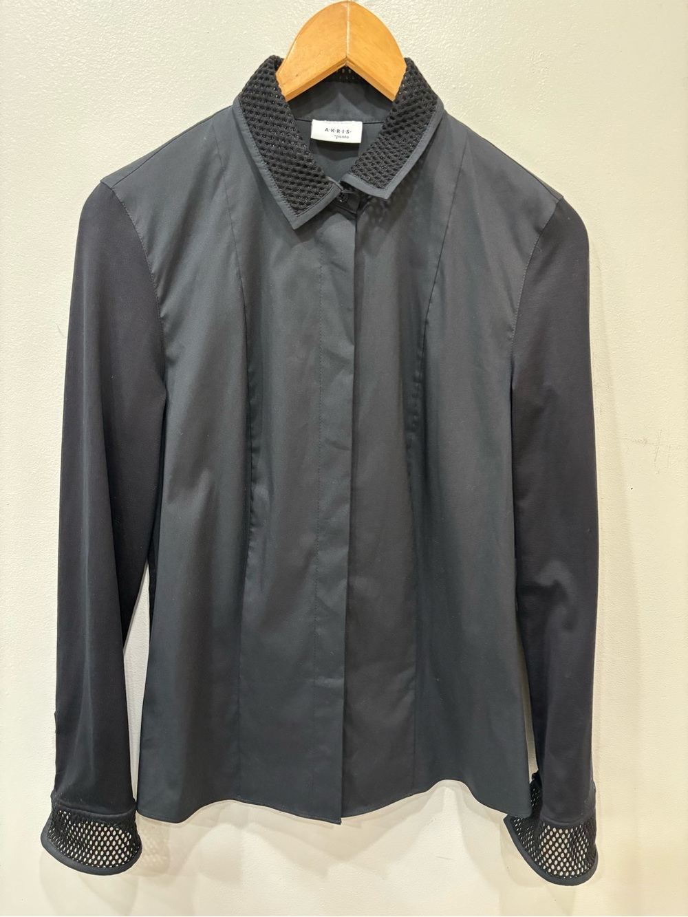 Akris Punto Fitted Front Button Down Mesh Sleeve & Collar Top Women’s 8 (US)